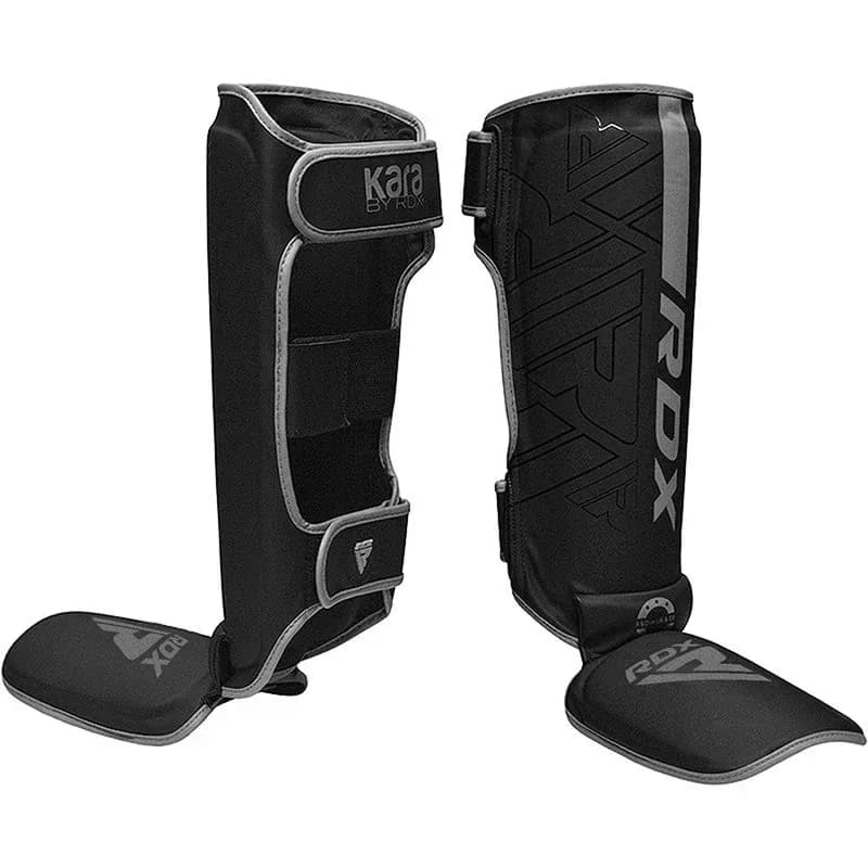 Ochraniacze piszczeli RDX F6 Kara Shin Instep Guards w ciemnym kolorze